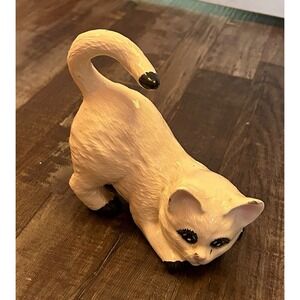 White Ceramic Cat Figurine Crouching/Stretching Pose Curled Tail‎